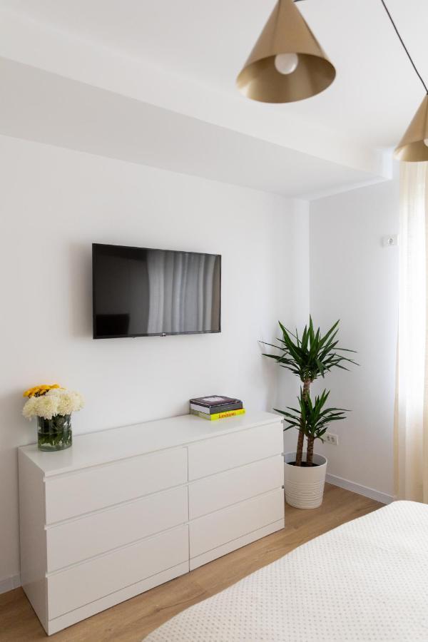 Studio 8 I One Bedroom Apartment I Airport I Therme Otopeni Exterior photo