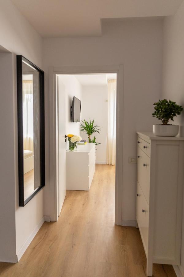 Studio 8 I One Bedroom Apartment I Airport I Therme Otopeni Exterior photo